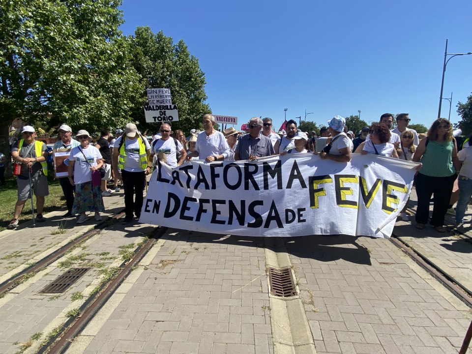 Culmina la marcha de la plataforma en defensa de Feve