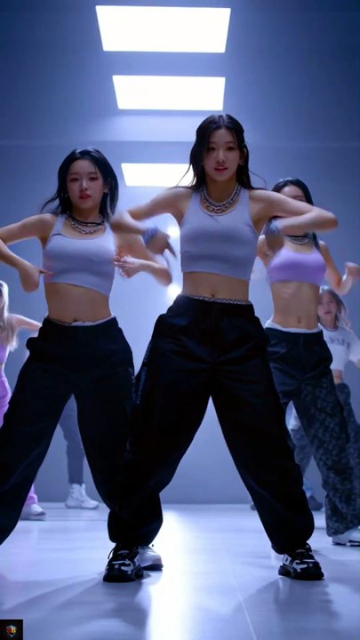 AI Dance Day 40: 4 Studios 1 Queen 🔥 0.5s Point to 12.5s Smile