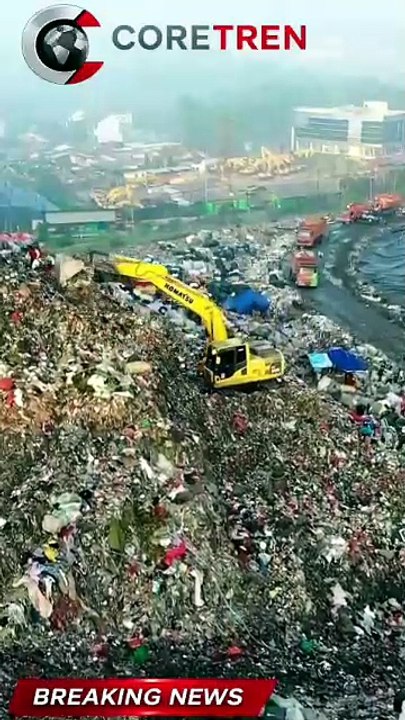 Jakarta's Giant Trash Mountain Keeps Growing