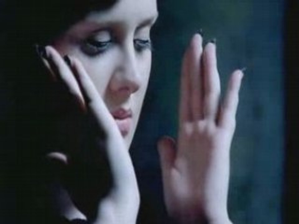 Adele coldshoulder
