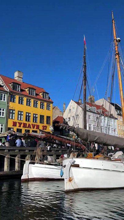 🇩🇰 Tour du Canal à Copenhague, le quartier du vieux port, Nyhavn. #travel #danemark #copenhag.mp4