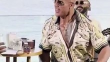 The Rock canta samba com Péricles no Rio de Janeiro