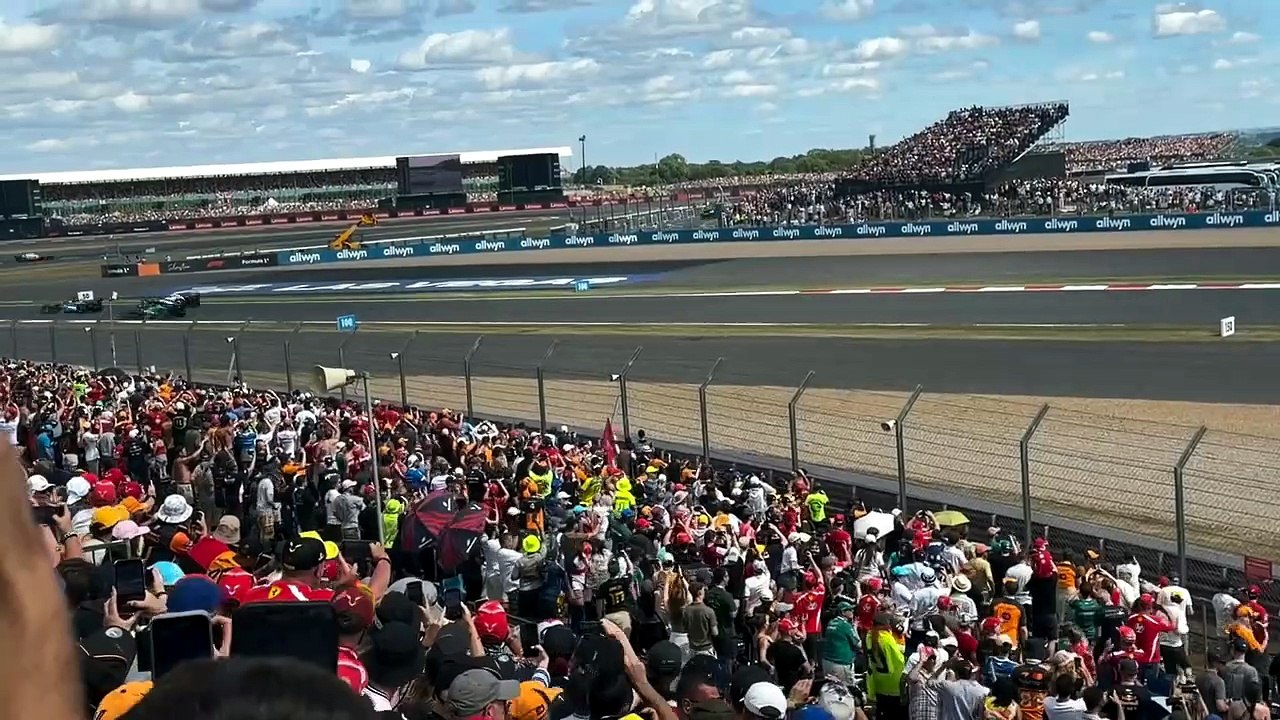Duo Ferrari podium F1 silverstone 2026_Antonelli in trouble