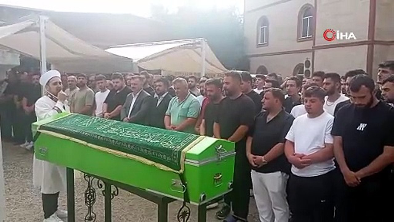 İznik Gölü’nde hayatını kaybeden genç son yolculuğuna uğurlandı
