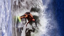 Filho de Ivete Sangalo surfa ondas gigantes ao lado do pai; veja vídeo