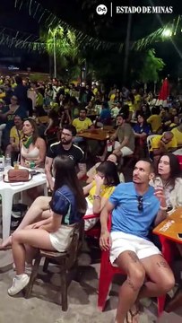 Torcedores lamentam segundo gol da Noruega