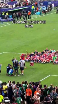 Prima la doppietta, poi la viking row: Haaland manda in delirio la Norvegia
