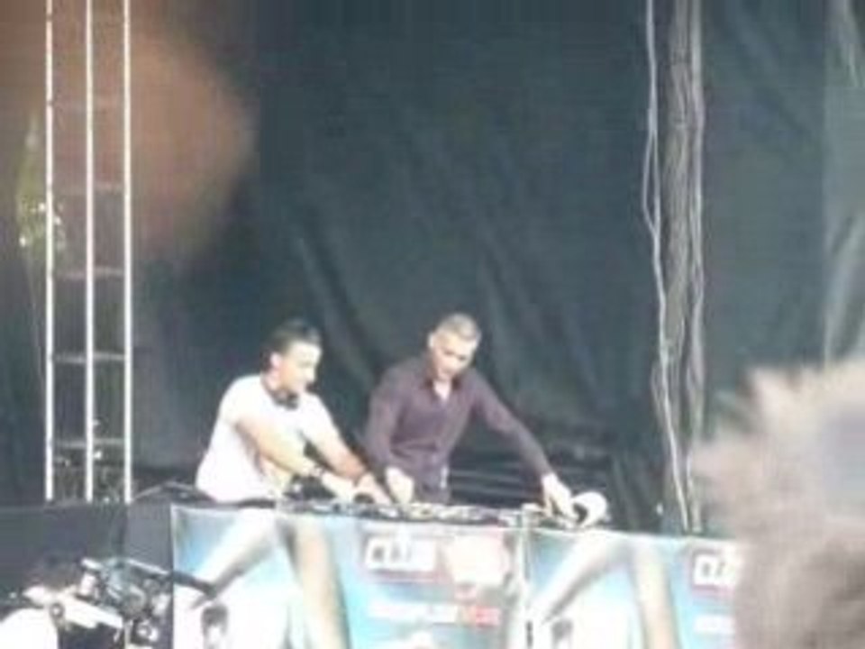 Dim Chris @ podium FG ( bastille - gaypride ) part 2