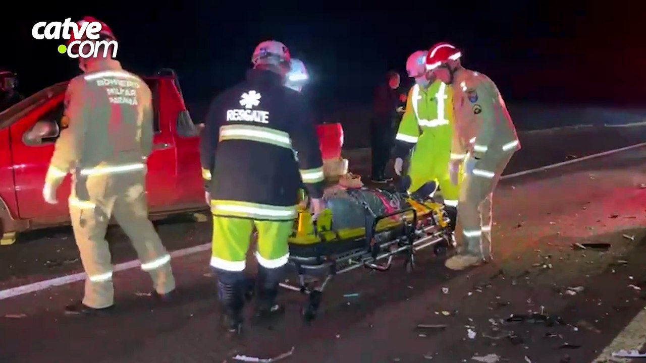 Batida entre Strada e Virtus deixa dois homens feridos na BR-277 em Cascavel