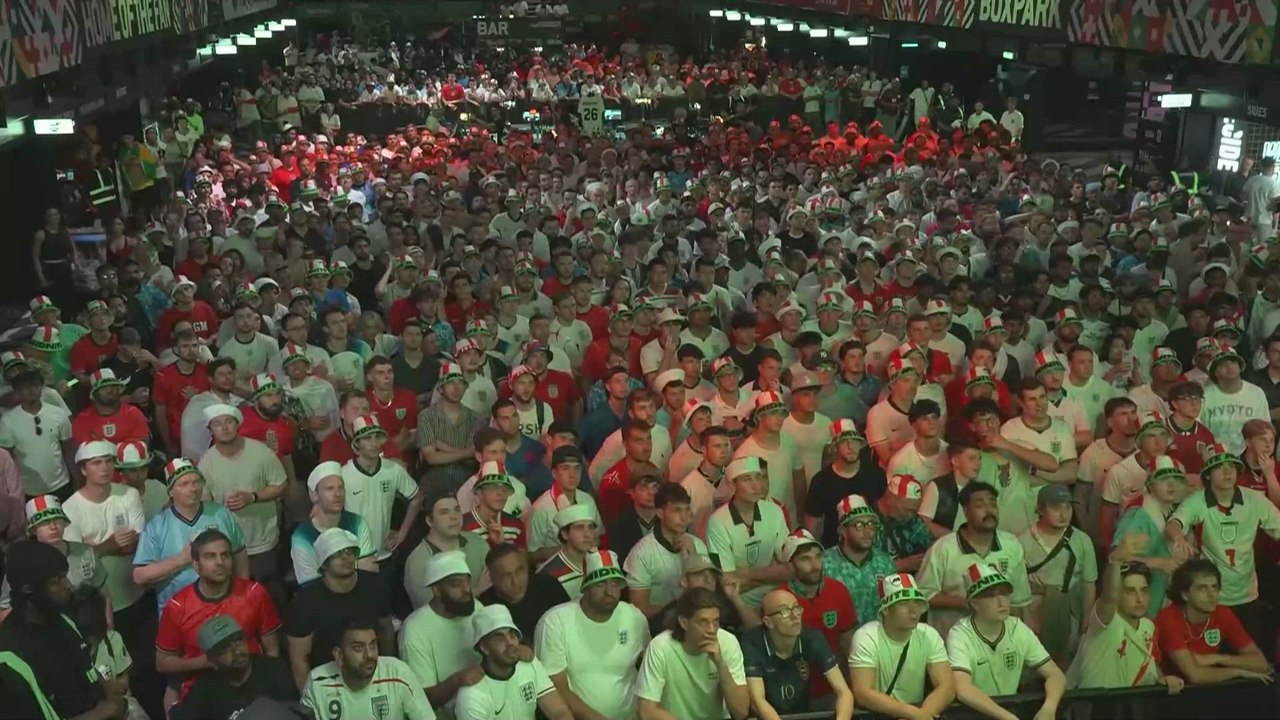 LONDON GOES WILD: fan reactions to BELLINGHAM & KANE goals in MEXICO 2-3 ENGLAND | WORLD CUP 2026