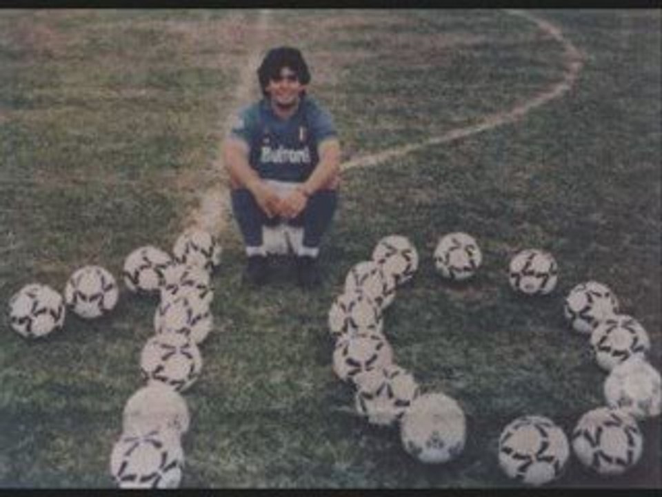 HOMMAGE A MARADONA SUR CLANDESTINO