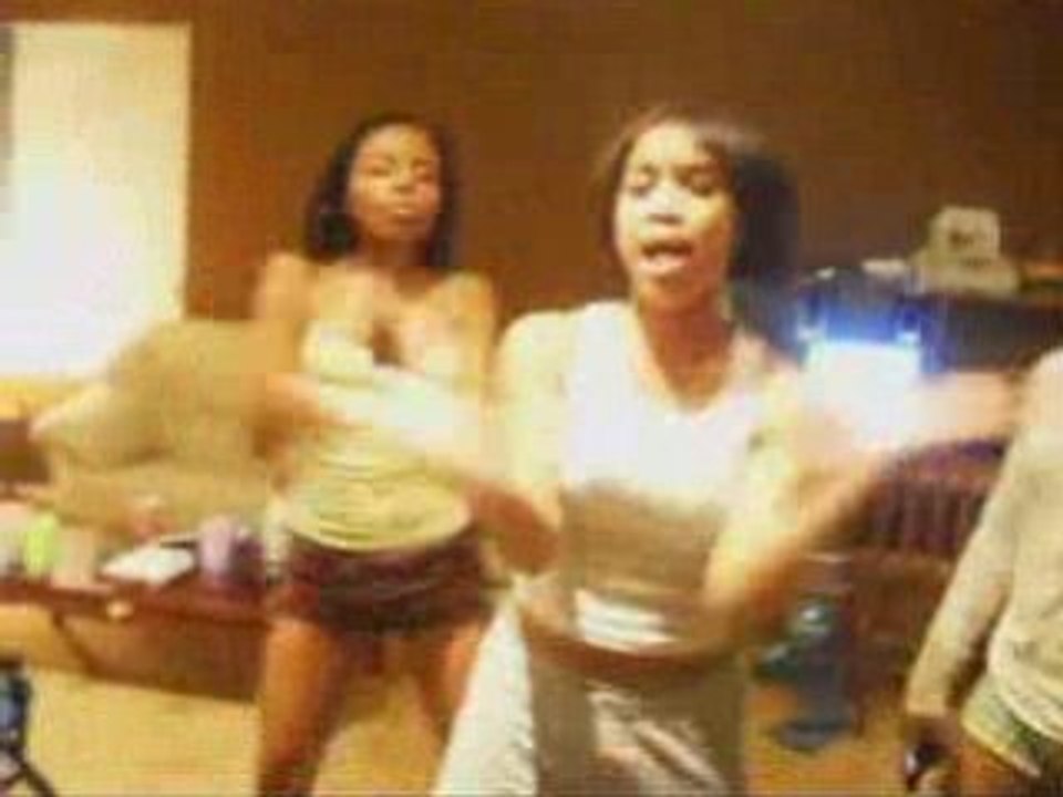 BOOTY SHAKING AT NEW YEARS EVE 2007-2008