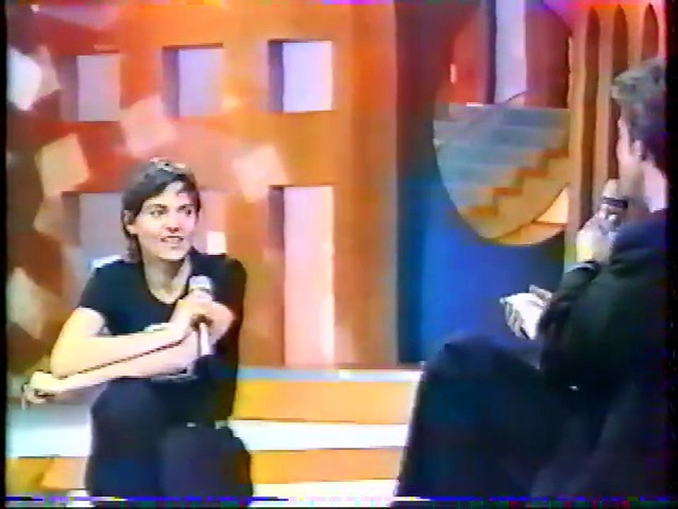 1989 - Johnny Hallyday : archives diverses dans Télé Caroline sur FR3 (18 Avril)