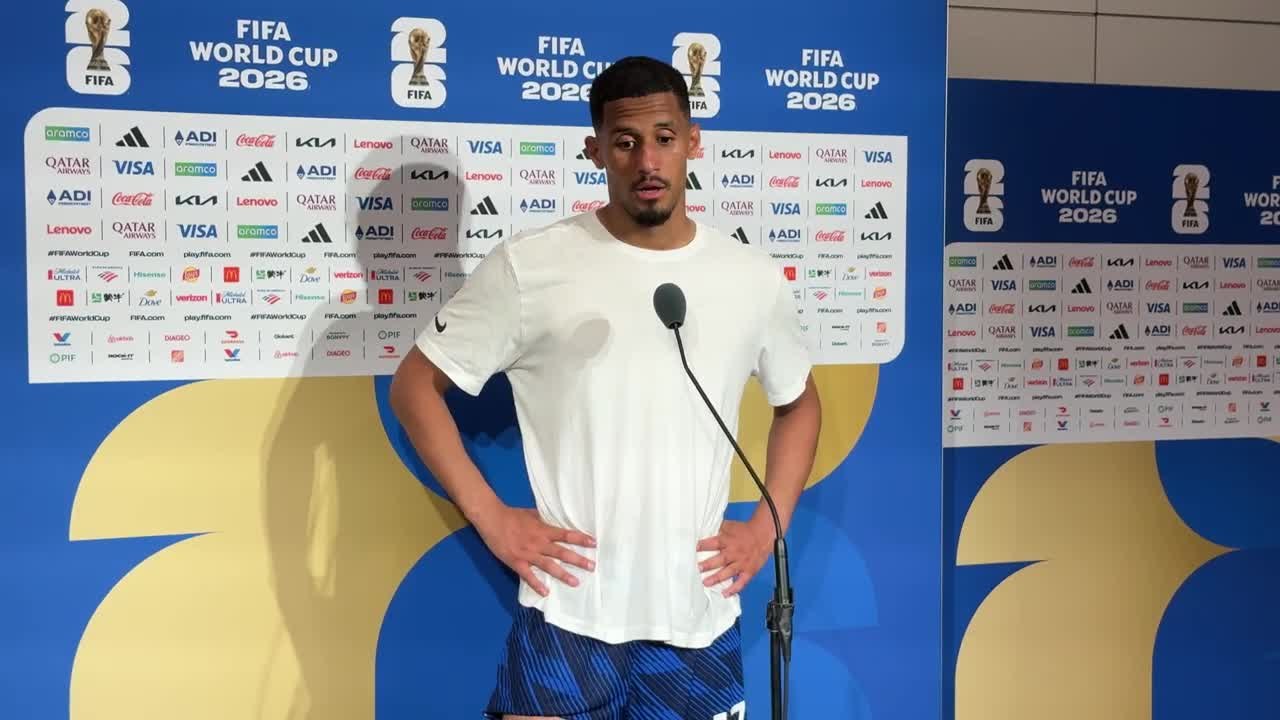 William Saliba après France - Paraguay : "l'arbitre aurait pu donner des cartons au Paraguay"
