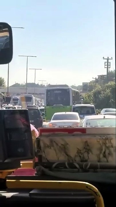 Başiskele-İzmit yolunda okulların kapanması da çare olmadı: Kavşak inşaatı trafiği kilitledi, gözler yaz sonuna çevrildi