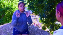 Dejo la VECINA cuidando su casa y luego lo lamento ⁄⁄ LA SOCIA 15 (1440p_30fps_AV1-128kbit_AAC-español)
