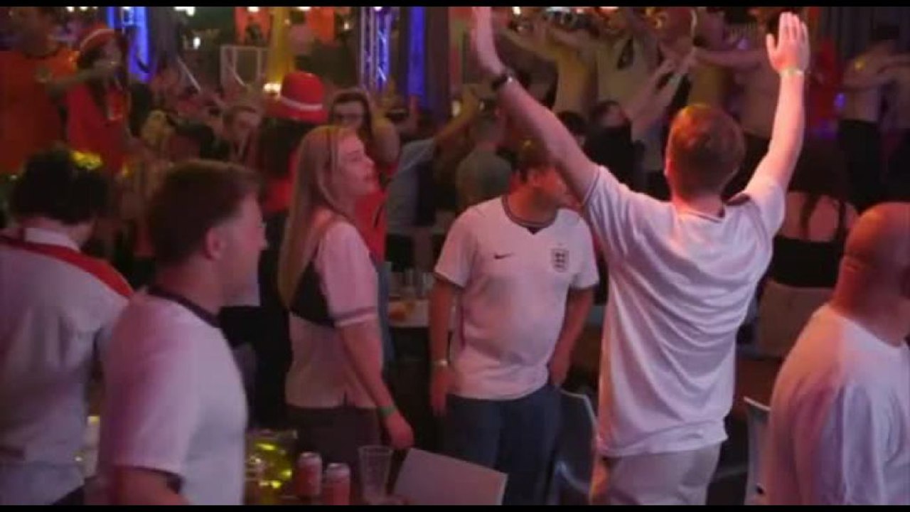Manchester, la festa dei tifosi inglesi dopo la vittoria sul Messico