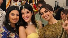 अंशुला की मेहंदी में जाह्नवी-खुशी-शनाया के स्टाइलिश लुक ने खींचा ध्यान