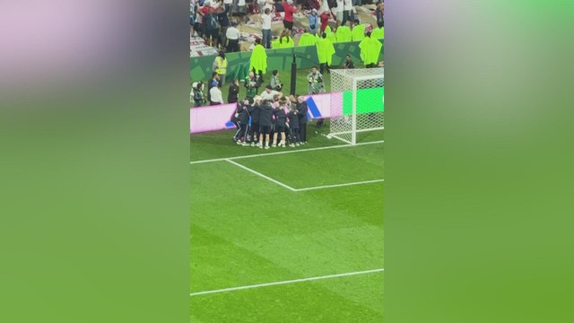 La secuencia completa de la retirada en camilla de Jordan Henderson