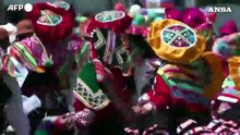 Carnevale tropicale a Parigi, l'America Latina colora gli Champs-Elysees