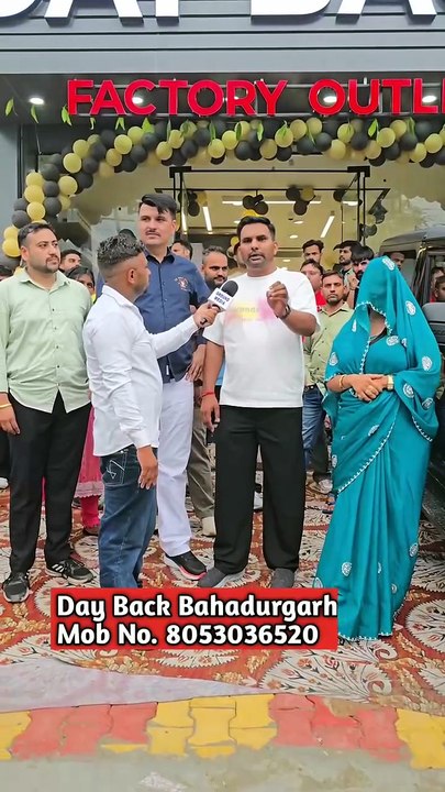 पीड़ित महिला को धमकाते हुए SDO बोला तेरा इलाज कर दूंगा ढंग से रुका जा..वाह रे सत्ता का नशा..महिला का मकान तोड़ने पहुंचा था SDO   SDO साहब किसी को तोड़ते हो किसी को छोड़ते हो.. गजब के दो नियम..