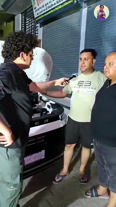 5 घण्टे पहले खरीदी नई हुंडई की कार । काटा रिबन,उठाया पर्दा । अब चलती गाड़ी रास्ते मे हुई बन्द-हुई कबाड़, बनी खटारा । मिस्त्री-कंपनी के हाथ खड़े । क्रेन से उठाई कार ।