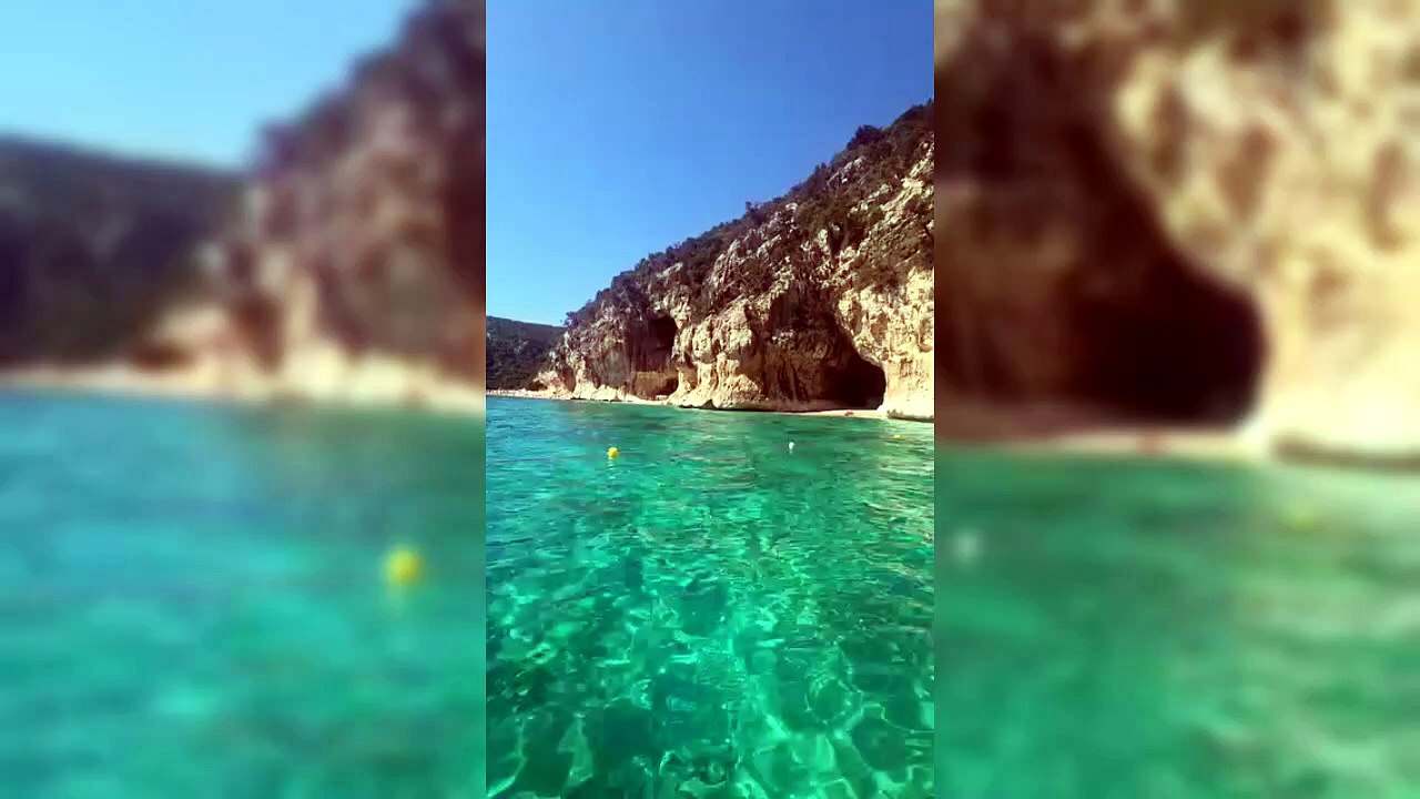 Estate cafona a Cala Luna, nelle grotte spuntano gazebo e sdraio