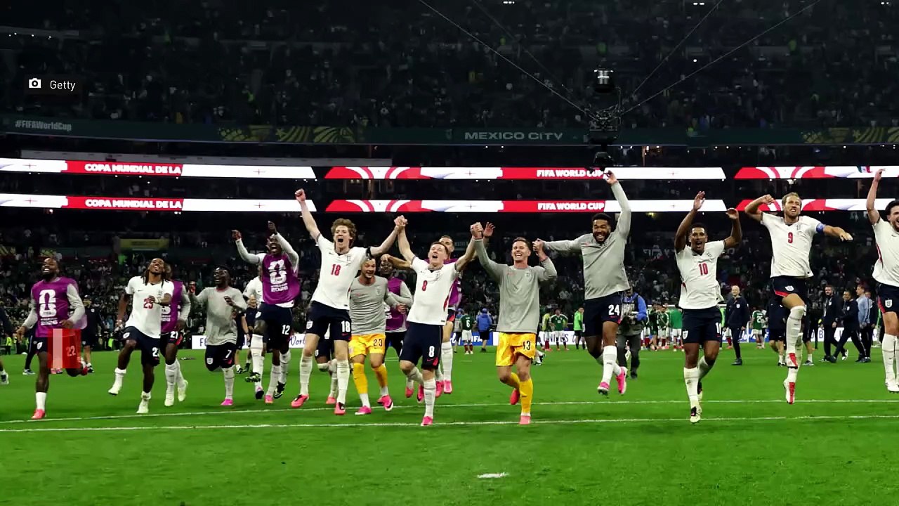 Évacué sur civière sans même être entré en jeu : la drôle de blessure de Jordan Henderson lors de la victoire de l'Angleterre face au Mexique à la Coupe du monde - Foot - Coupe du monde 2026