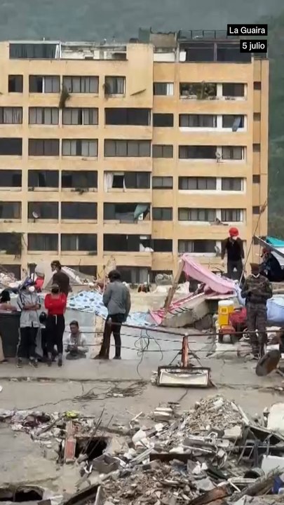 Persisten las labores de rescate y remoción de escombros en La Guaira.