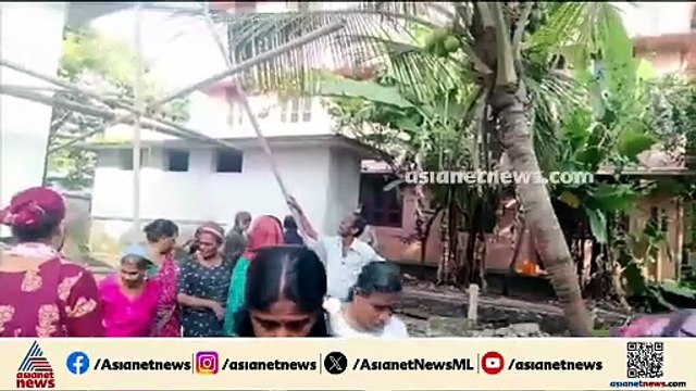 അരൂരിൽ‌ സ്വകാര്യ സ്കൂളിന്റെ മതിൽ ഇടിഞ്ഞുവീണ് ദമ്പതികൾക്ക് പരിക്ക്; രണ്ട് പേരുടെയും പരിക്ക് ​ഗുരുതരം