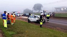 Colisão entre caminhão e carro destrói frente de veículo e causa congestionamento na BR-277, em Cascavel