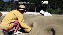 Художники создают из песка гигантских морских животных