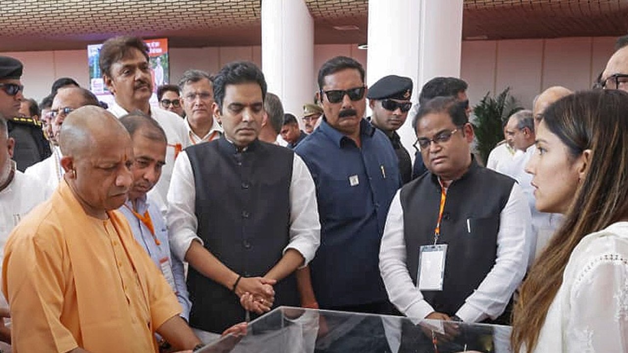 UP के युवाओं के लिए बड़ी खुशखबरी! बिना गारंटी मिलेगा ₹5 लाख का लोन