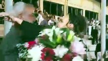 Βικτώρια Δέλλα: Αποφοίτησε από το σχολείο – Η αγκαλιά με τον Τραϊανό: «Σε ευχαριστώ για όλα μπαμπά»