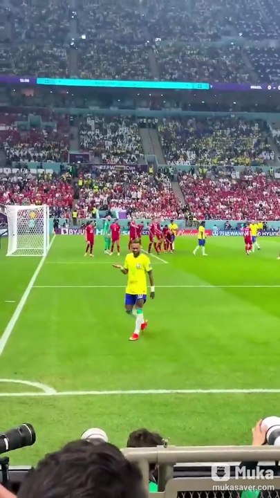 Neymar's Unbelievable Corner Kick!