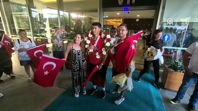 Türk kanosu adına ilke imza atan Rahmi Kaan Karahan, Muğla'da törenle karşılandı | Ajansspor | AA