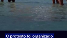 De biquíni e sunga, ativistas pedem proteção da praia