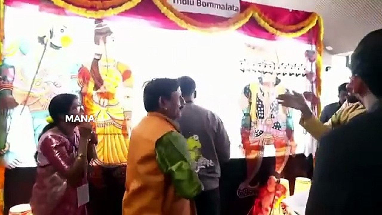 Pawan Kalyan Visits Hastakalaya Mahotsavam Promotes Handloom & Handicrafts
