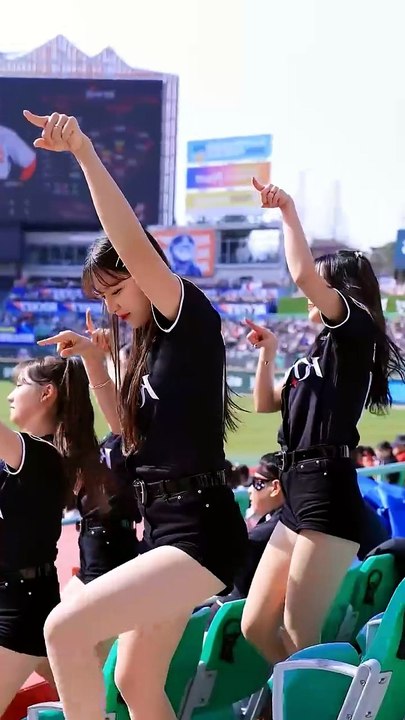 Kim Jina Patting Dance Fancam In KBO League + Cheerleader EP 117