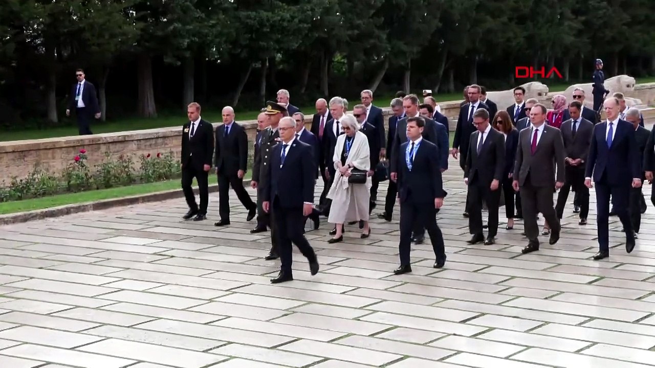 NATO zirvesi için gelen heyet Anıtkabir’i ziyaret etti