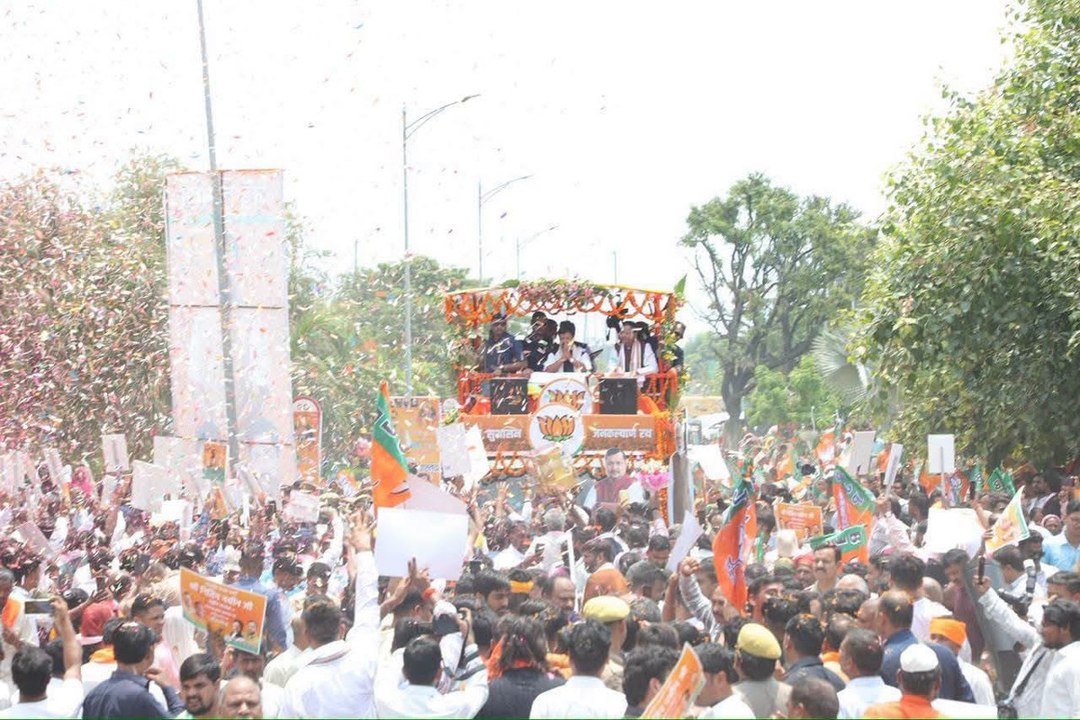 हनुमान वेशधारी के डांस से गरमाई सियासत, नितिन नबीन के रोड शो पर FIR की मांग, VHP भी नाराज