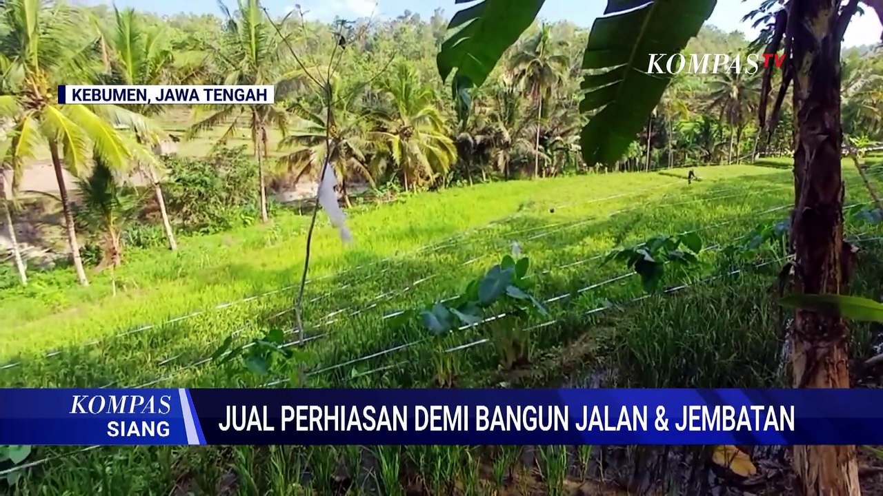 Rela Jual Emas Miliknya Demi Bangun  Jembatan dan Bangun Akses Jalan di Kebumen