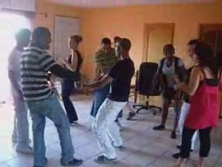 Tout le monde s'éclate à la queue leu leu