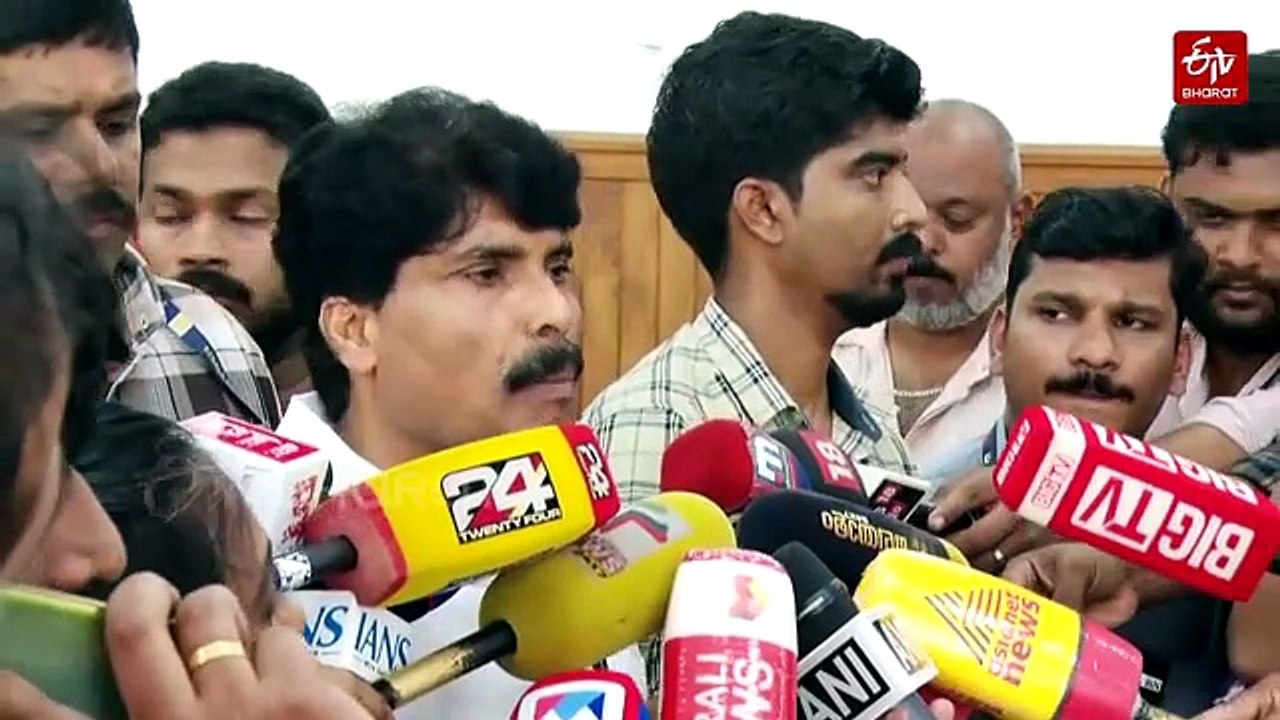 വയനാട്ടിൽ തുരങ്കപാത നിർമാണ മേഖലയിലുണ്ടായ വൻ മണ്ണിടിച്ചിലിൽ നിരവധി പേർ കുടുങ്ങിയതായി ആശങ്ക