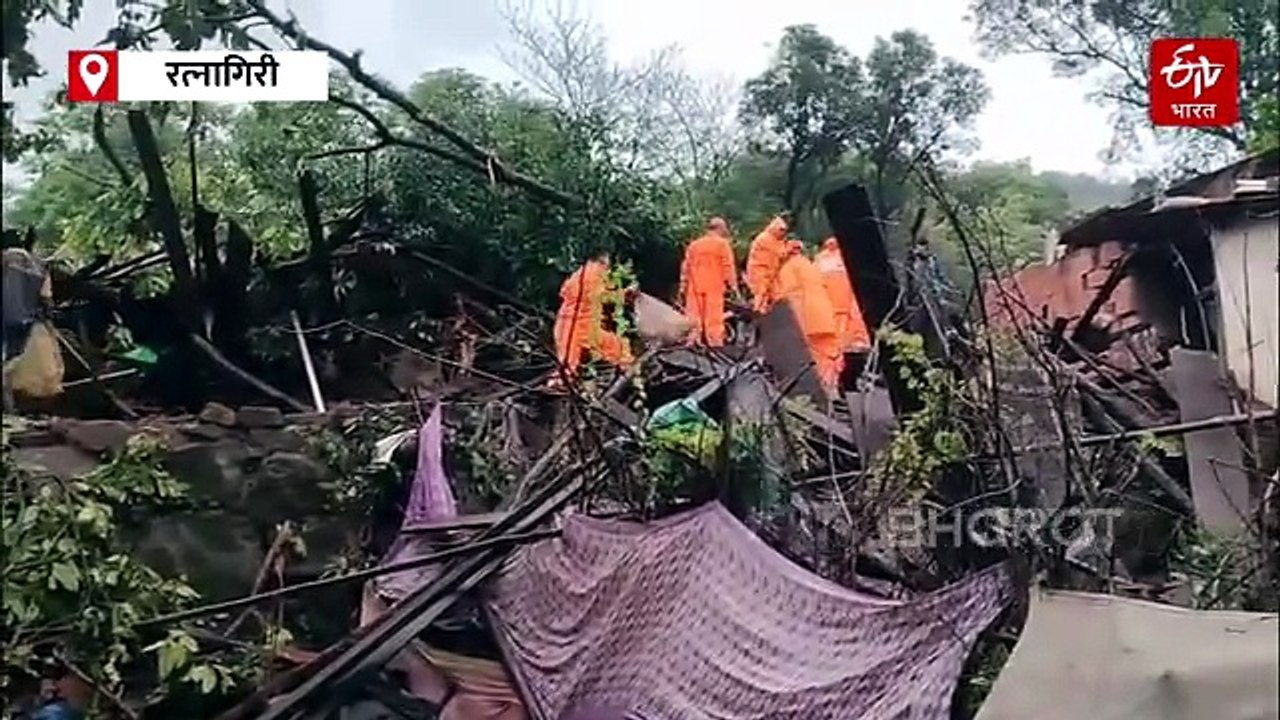 रत्नागिरीच्या खेडमध्ये मुसळधार पावसानं हाहाकार; भीषण भूस्खलन, एक सुखरूप, दोघं अद्याप बेपत्ता