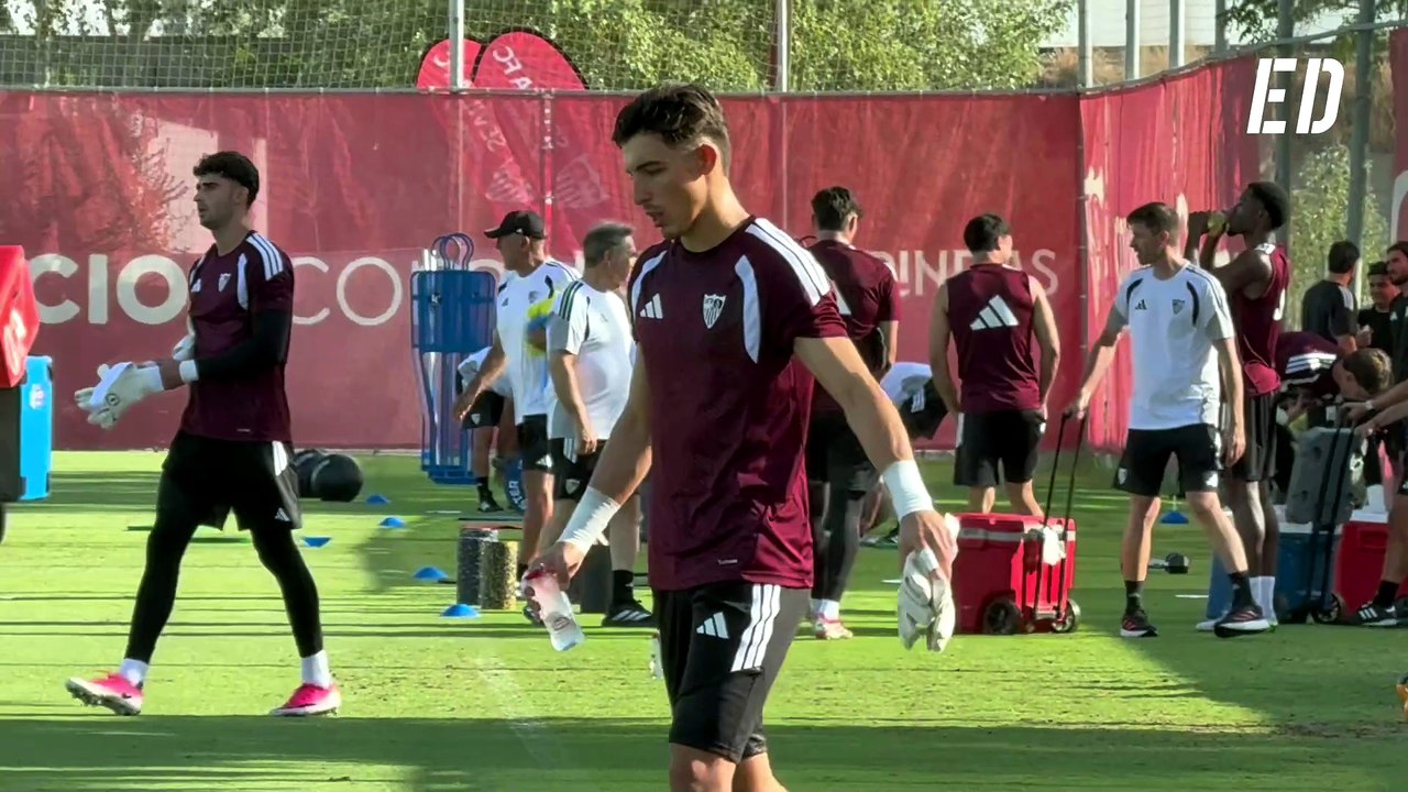 Varias ausencias importantes en el Sevilla marcan una sesión con Suazo presente