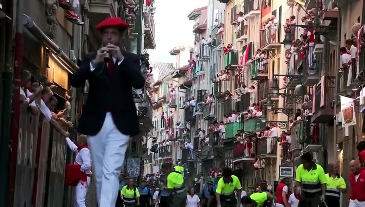 Los Fuente Ymbro estrenan los Sanfermines 2026 con un rápido y emocionante encierro.