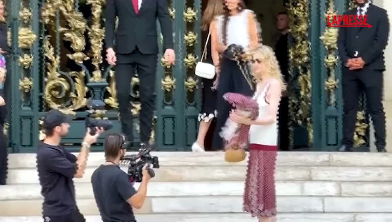 Parigi: Elizabeth Debicki, Anna Wintour e Baz Luhrmann tra gli ospiti della sfilata di Chanel