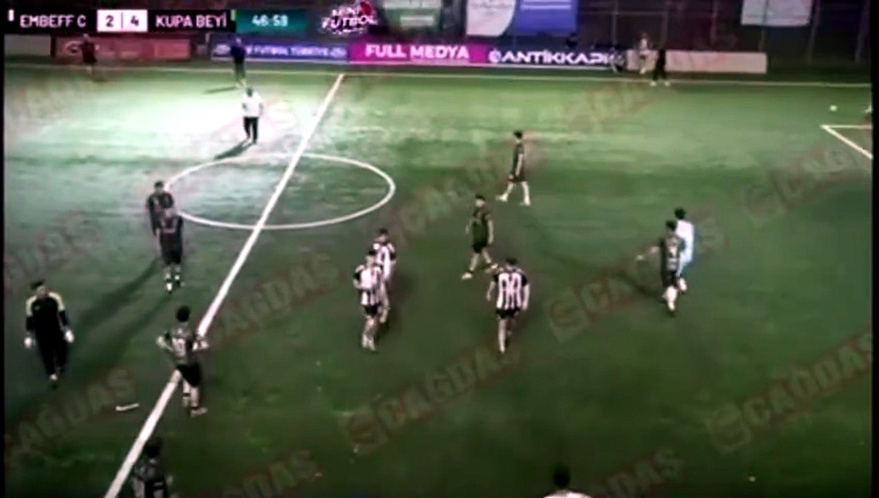 İzmit Doğukışla Tesisleri'nde futbola gölge düşüren şiddet: Kırmızı kart gören oyuncu hakemi yumrukladı