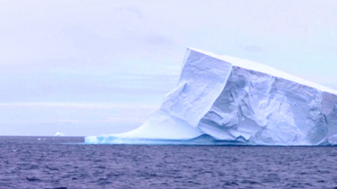 Satellites and AI Track Giant Icebergs From Space